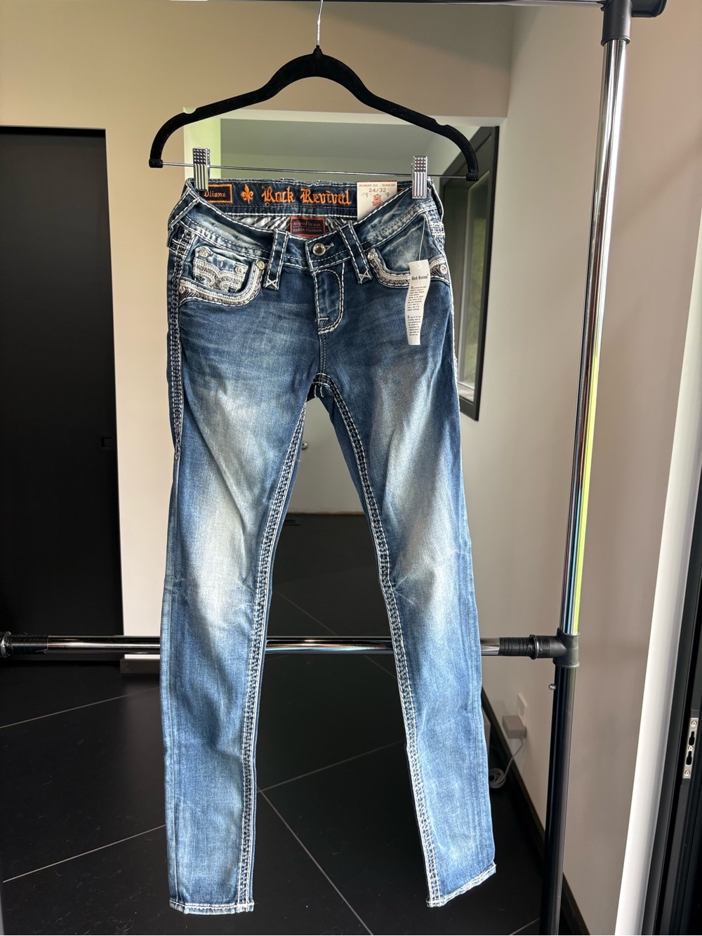 Rock Revival Women's Skinny Jeans in Faded Blue with Embroidered Back Pockets - Picture 2 of 6